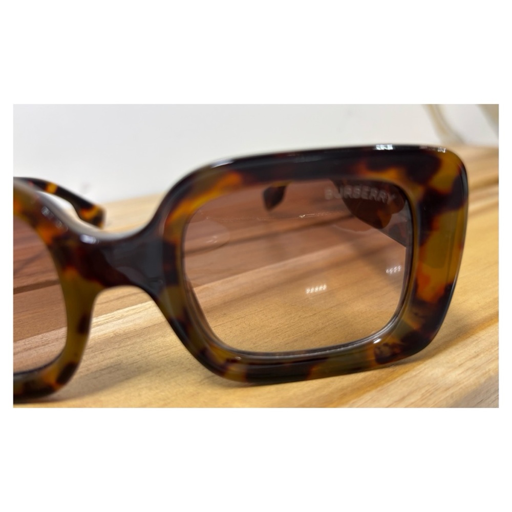 NWOT Burberry Woman’s BE4327 Delilah Square Sunglasses in Light Havana - Picture 13 of 15